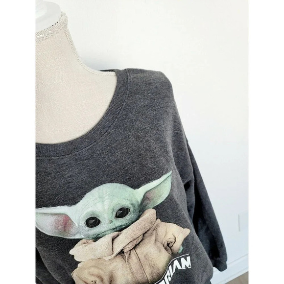 Star Wars The Mandalorian Child Baby Yoda Pullover Fleece Grey Sweatshirt Small - Picture 3 of 8